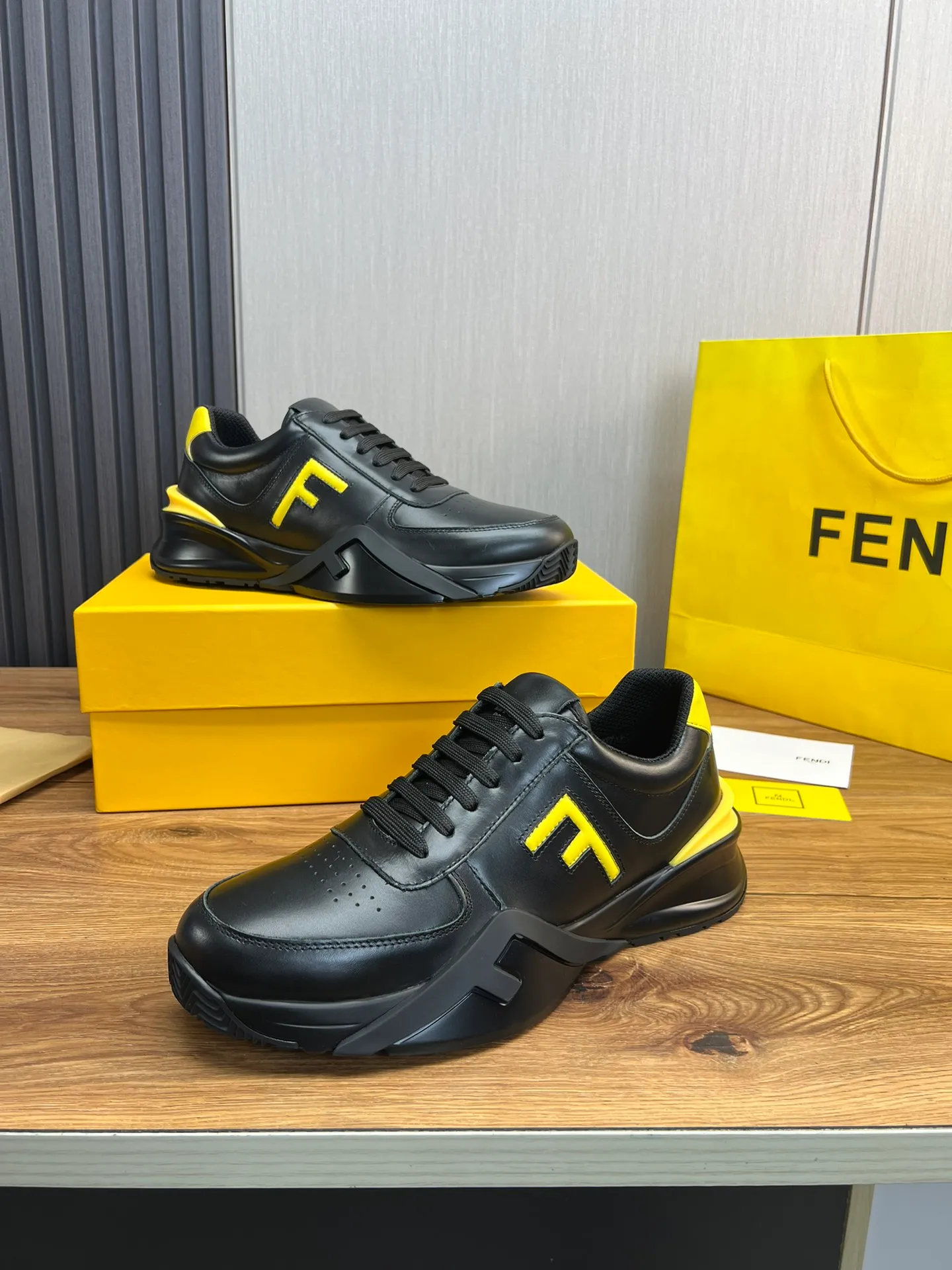 Men's shoes 💰520💰 Fendi [Fendi] hot style is on the market 🔥Fashionable casual men's shoes 🔱 Made of original cowhide + breathable mesh lining + sheepskin feet, perfect shape, top quality, you deserve it 🔜Original outsole, ultra-light, non-slip and wear-resistant 👣 Standard size 38-44 (customized in 45)